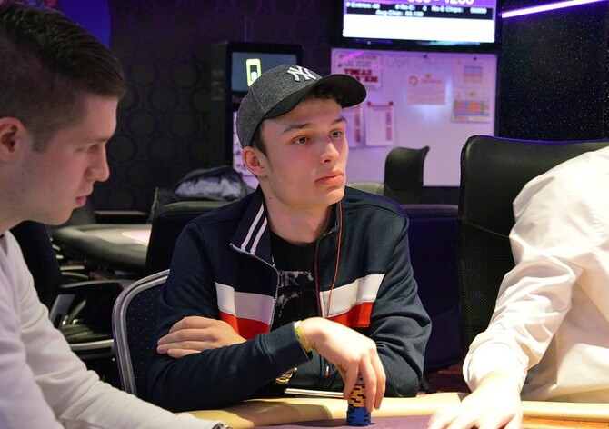 Card SK: Garance Royalu bezpečně odolává, Reško ve finále High Rolleru