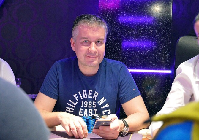 Xmas Poker 5M: V 1F byl z Čechů nejlepší David Křístek. Kolik se bude doplácet?