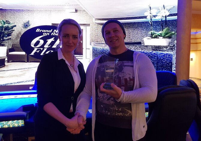 Trofej Pokerzive.cz Player of the Year 2017 převzal v King&#039;s Casinu Marek Blaško