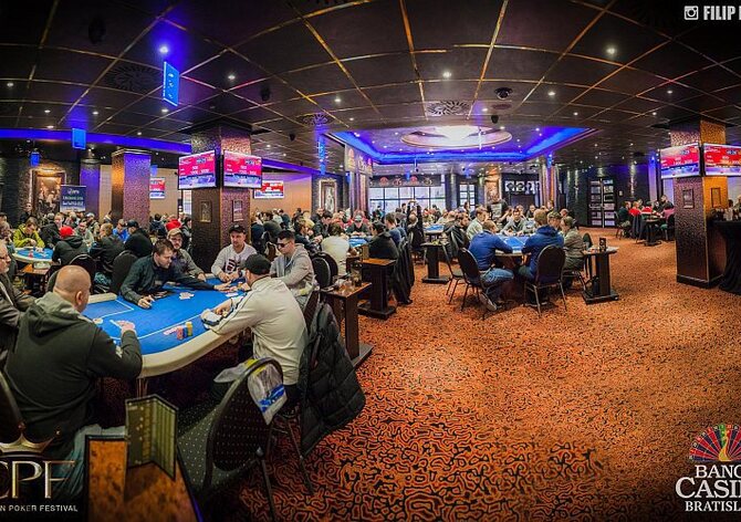 Crown Poker Festival: Chrobák s Křístkem v TOP10 po druhém dni