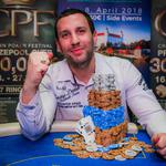 V Main Eventu Crown Poker Festivalu kraloval Petr Vlček! Po dealu bere skoro €33K!