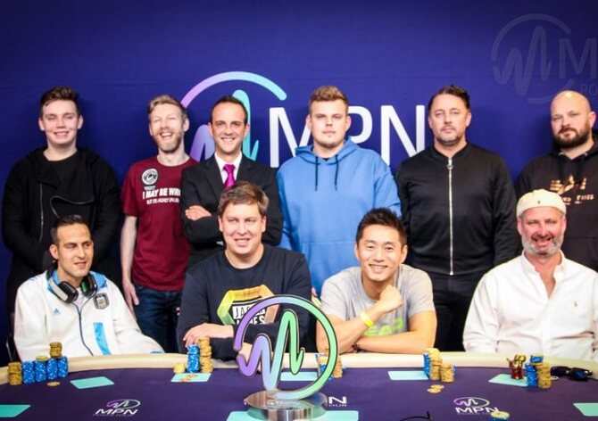 Desset s Nogou vezou z finále MPN Poker Tour přes €22K!