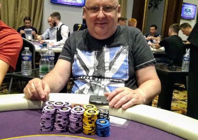 Savarin MČR Main Event 5M GTD: Po druhém flightu usedl na chiplead Josef Kropáček