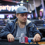 Sklenička s Horákem postupují do třetího hracího dne nabitého CPP $5.300 Main Eventu