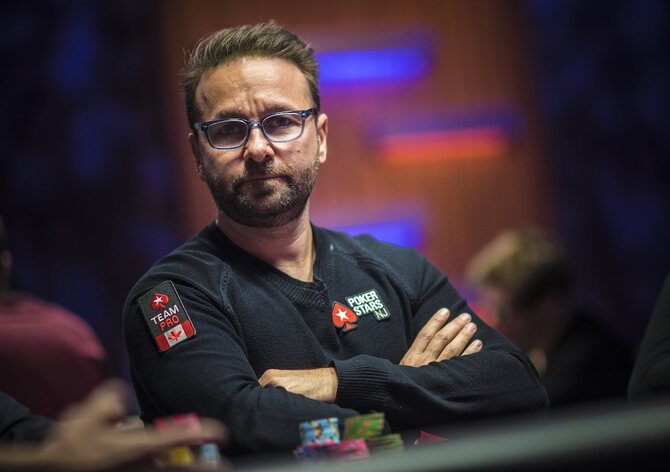 Badziakouski, Negreanu a Bonomo vévodí Super High Roller Bowlu před finálovým dnem!