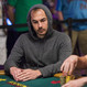 WSOP: Nabité finále shootoutu. Elio Fox chipleaduje $100k High Roller