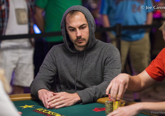 WSOP: Nabité finále shootoutu. Elio Fox chipleaduje $100k High Roller
