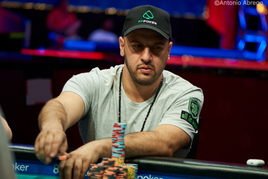 WSOP: Chipleaderem třetí den v řadě. Michael Mizrachi má na dosah další titul z $50K PPC