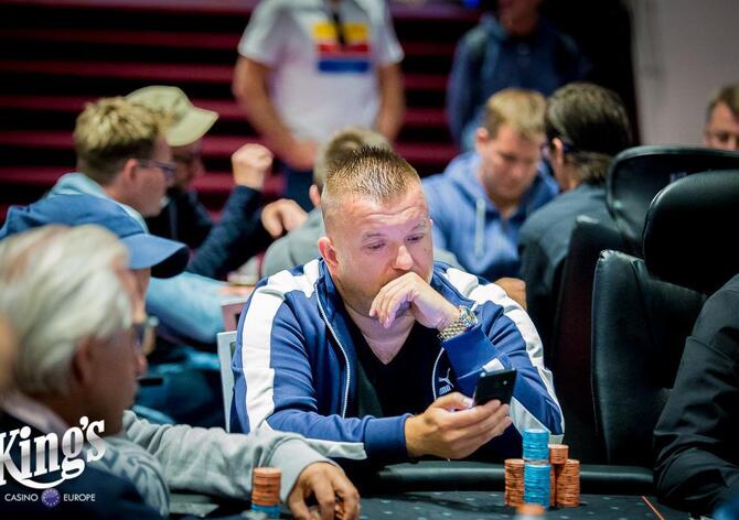 DACH Masters €200K GTD - den 1B+C: Olaf se ujímá českého chipleadu