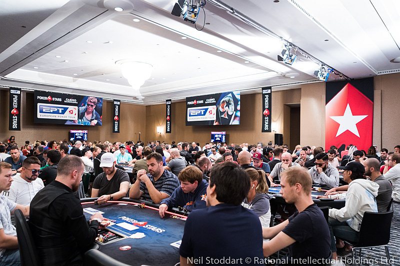 NEIL8605_EPTBAR2018_Tournament_Room_Neil Stoddart