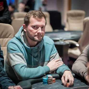King's FPF €1M GTD: Main Event pod hrozbou monster overlay! Mraky chipleaderem PLO!