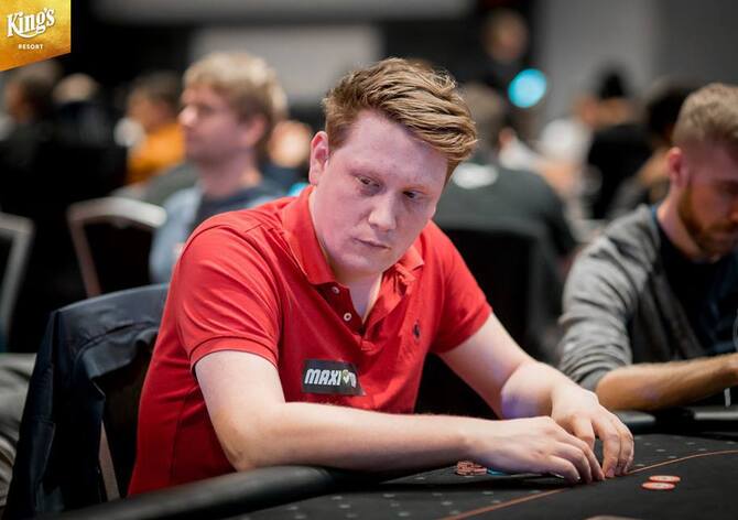 Main Event EPT Prague: Českou šestici postupujících povede do třetího dne Michal Schuh! 