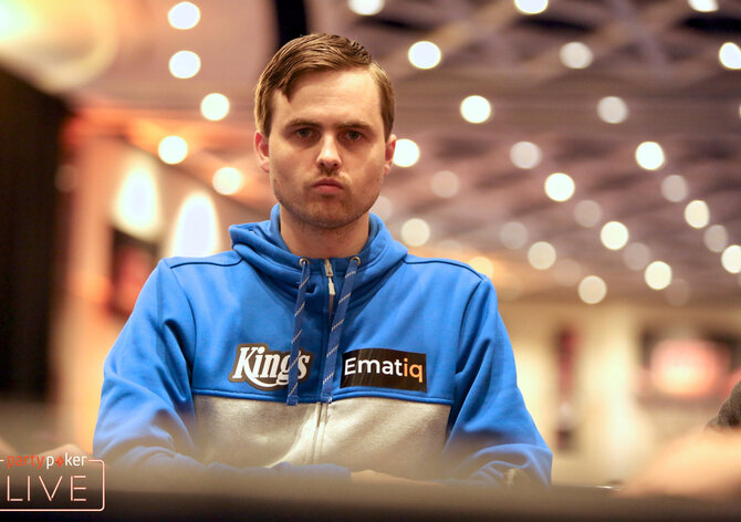 Martin Kabrhel postupuje do druhého dne CPP $250.000 Super High Roller Championships
