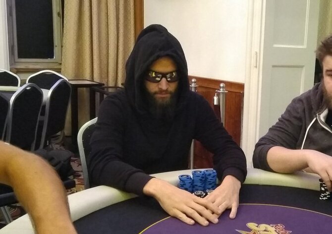 Savarin: Po rekordním pátém flightu ME Xmas Poker usedl na totální chiplead Hawlis