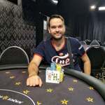 High Roller 500K GTD v Kajotu na Řepích ovládl pokerový velmistr Pavel Taška Kellner!
