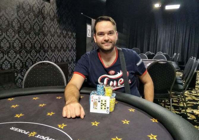 High Roller 500K GTD v Kajotu na Řepích ovládl pokerový velmistr Pavel Taška Kellner!