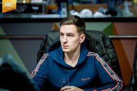 WSOPE: Ohromný Colossus míří do dne 2 s 16 Čechy