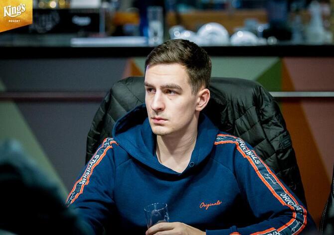 WSOPE: Ohromný Colossus míří do dne 2 s 16 Čechy