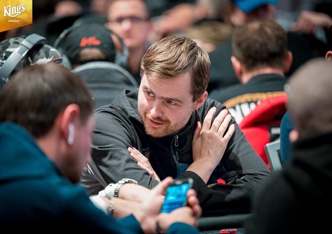 Main Event WSOP den 1A: Martin Kabrhel pokračuje s double průměrem!