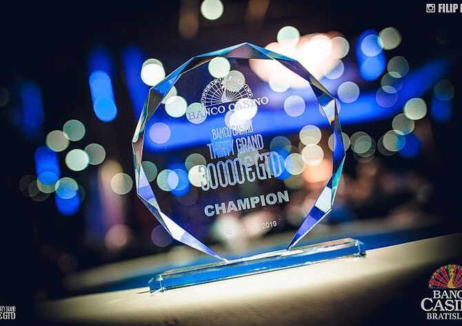 Banco Thirty Grand vede po dvou startovních flightech Peter Eliáš