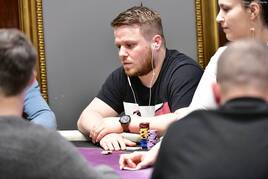 Matouš Skořepa chipleaderem vánočního milionu po 1A