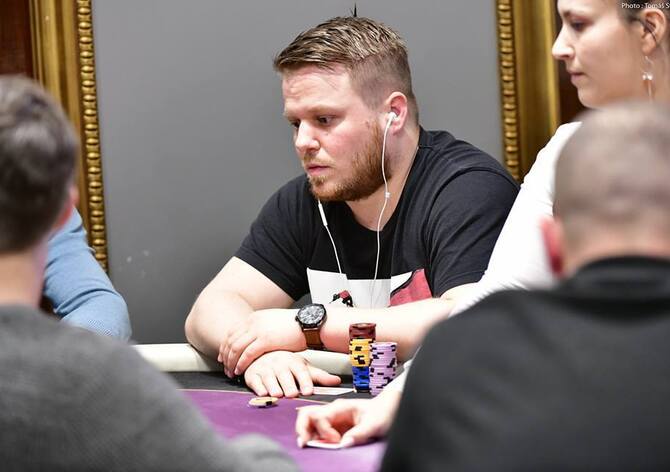 Matouš Skořepa chipleaderem vánočního milionu po 1A