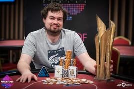 G4G: Trofej z PFS Super High Rolleru pozvedá nad hlavu Ondřej Goetz!