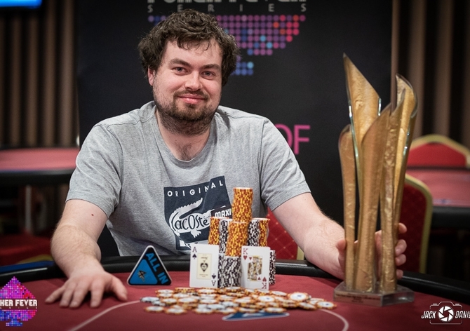 G4G: Trofej z PFS Super High Rolleru pozvedá nad hlavu Ondřej Goetz!