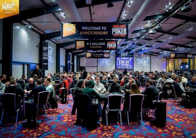Marián Uharček, Sláva Rakovan a David Novotný si zahrají finále WSOPC Mini Main Eventu