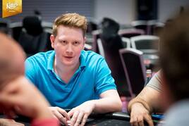 WSOPE Opener: Masivní účast v sobotních flightech překonala €1M garanci, dále jde dalších 17 Čechů