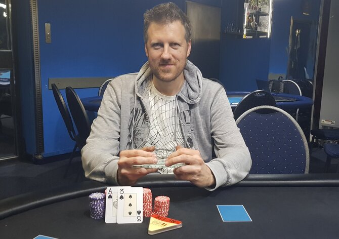 Dubnové Kilčo vyřešeno rovným 4-way dealem, přičemž svou první trofej z Kilča odnesl Patrik Meca!