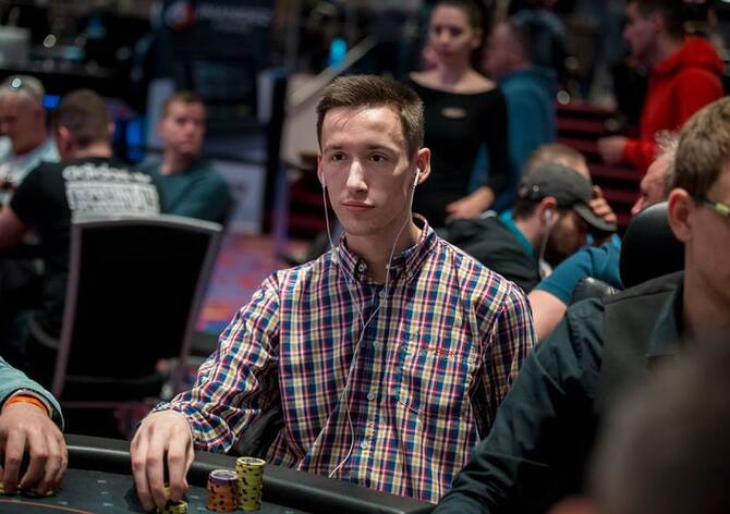 Hilton ČPT: V prvním flightu ČéPéTéčka nastřádali nejvíce chipů, Roman Holota a Martin Kuba 