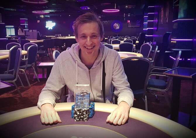 RS: Velikonoční půlmilion na Lukách završen 5-way dealem, Jakub Prokop ulovil trofej!