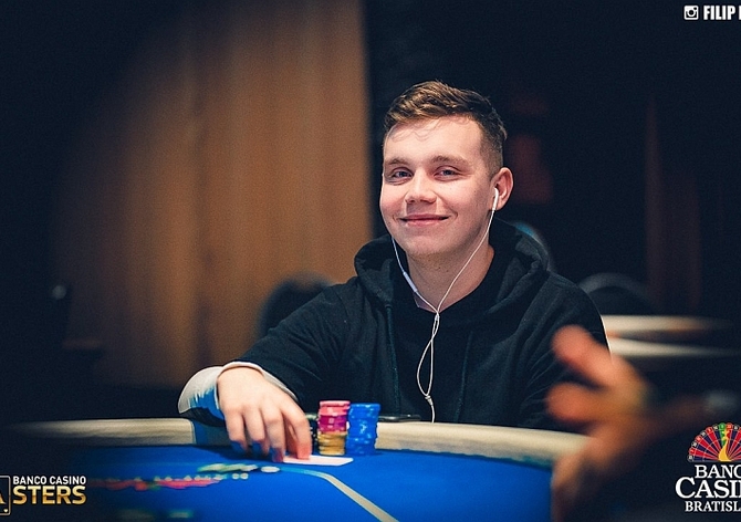 Banco Casino Masters: Po prvních flightech je na milionovém chipleadu Dominik Desset