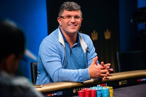 Leon Tsoukernik přišel o chiplead ve $13K Triton Short Decku