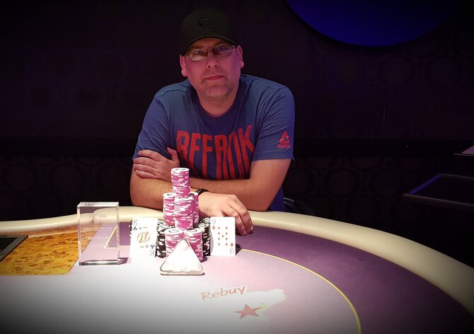 Trofej z One-Day Millionu v RebuyStars na Lukách odnesl Roman