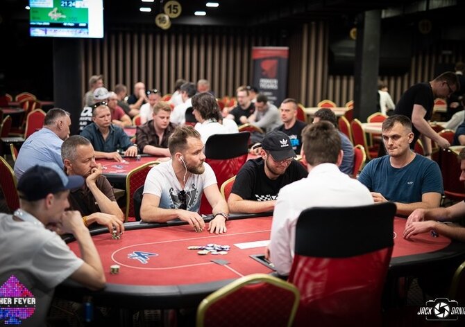 Čtyřmilionový prize-pool v Main Eventu PFS padl, ze sobotních flightů postoupily desítky Čechů