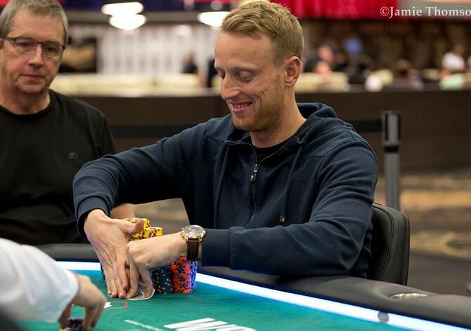 Třetí den Main Eventu letošní WSOP si zahraje šest českých hráčů! Pustina mezi chipleadery!