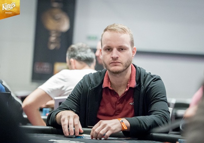 Summer Series a ostatní #13-14: "Desmoplakin" zvítězil v NLHE $65K GTD za necelých 450.000 Kč