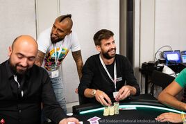EPT Barcelona: Fotbalové hvězdy Piqué a Vidal na finálovém stole €25K High Rolleru!