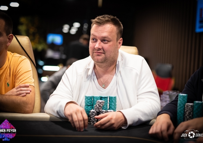 Poker Fever: Papáček sahal v Mini High Rolleru po vítězství. Nakonec skončil třetí