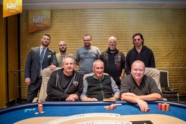 WSOPC: Šťastné sedmičky pro Bělorusa Chyzhonaka, Targa se Záškodným blízko prstenu ze 6-maxu