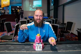 Češi na domácí WSOP září! Tomáš Fára vykouzlil z jednoho blindu náramek!