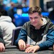 WSOPC Bounty Hunter €400K: Po 1B přebírá český chiplead Rudenkov