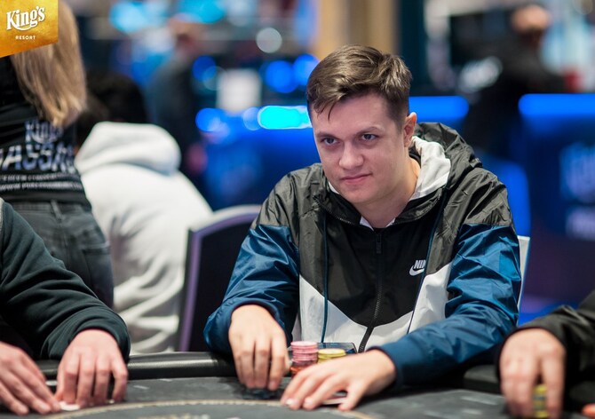 WSOPC Bounty Hunter €400K: Po 1B přebírá český chiplead Rudenkov