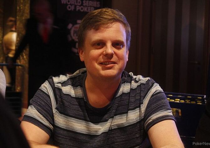 Růžičkovi se daří na rotterdamské WSOPC. Postoupil v Mainu a zahraje si finále High Rolleru