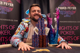 Trofej z PF Main Eventu veze Lukasz Krzyczkowski po 3-way dealu do Polska!