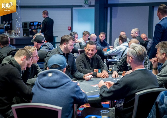 Osm Čechů v druhém dni Main Eventu GCOP