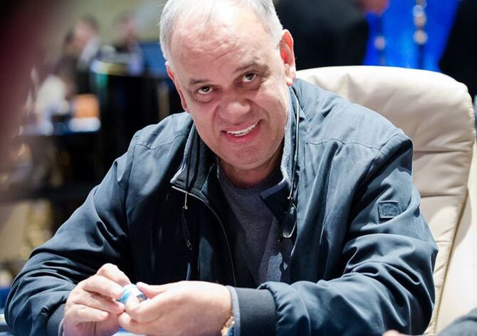 King’s: Renato Nowak vede €10K PLO High Roller po prvním dni