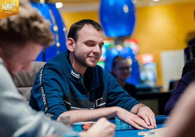 King's: Tři CZ hráči postoupili ve středu do finále King's Million PLO Openeru, nejlepším byl Mokrý